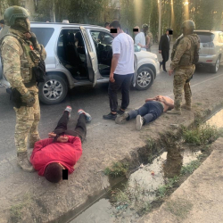 СҮРӨТ - УКМК: Тажикстандан Кыргызстанга баңгизат ташыган топ кармалды