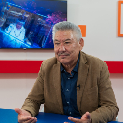 ВИДЕО - Азимбек Бекназаров: «Кыргызстан Орусия менен бир бүтүн мамлекет»