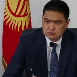 Айылдарды жөө кыдырган акимди машинадан да көрбөй калдык