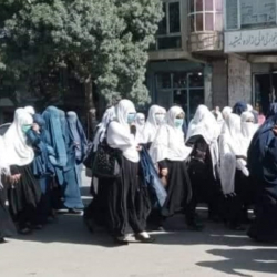 Ооганстанда кыздар мектептин жабылышына каршы чыгышты