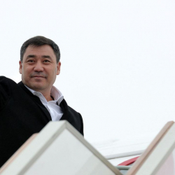 Садыр Жапаровду ШКУ саммитине кимдер коштоп кетти?