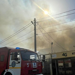 Турак үй, тигүү цехи жана унаа оңдоочу жай. Бишкекте ири өрт кырсыгы катталды