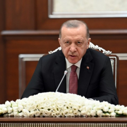 Эрдоган дүйнөдө эмне себептен чыңалуу күч алып жатканын айтты