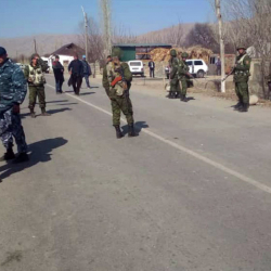 Чек ара: Баткенден Ошко өткөн жол жабылды