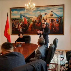 Россиядагы элчилик кыргыз мигранттарын сабырдуулукка чакырды