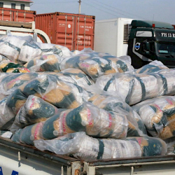 Оштогу өзбек улуттук маданий борборунан Баткенге 20 тонна жардам жөнөтүлдү