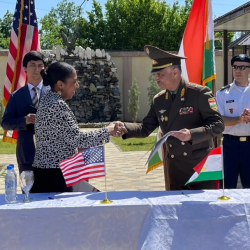 АКШ Тажикстанга чек араны бекемдөө үчүн 60 миллион доллар жана 8 жүк ташуучу унаа берген