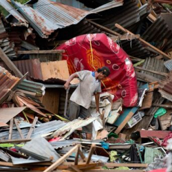 ВИДЕО - Тайванда катуу жер титирөө болуп, имарат урап калды