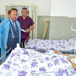 Бишкек мэри Баткен облусунда жаракат алгандардан кабар алды