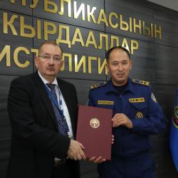 СҮРӨТ - ЕККУ Өзгөчө кырдаалдар министрлигине 18 компьютер белек кылды