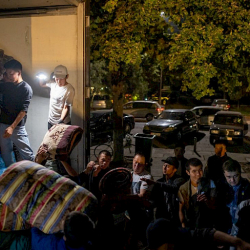 Баткенге жардам. Аймакка 1 миң тоннадан ашуун гумжардам жеткирилди