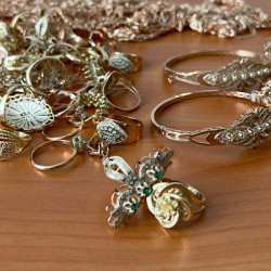 СҮРӨТ - “Манас” аэропортунда 17,3 млн сомдук аткезчилик зер буюмдар кармалды