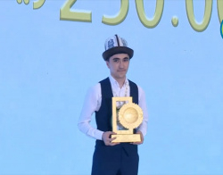 Кыргызстандык Мухаммедали Умаров Куранды эң жакшы окуганы үчүн 5 миллион сом утуп алды