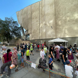 Тажикстандын кол салуусу. Баткенден эвакуацияланган жарандар Ысык-Көлгө жөнөтүлдү