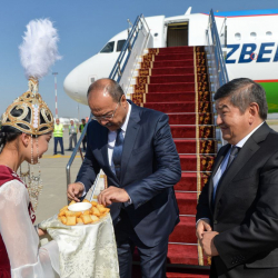 СҮРӨТ - Өзбекстандын премьер-министри Бишкекке келди