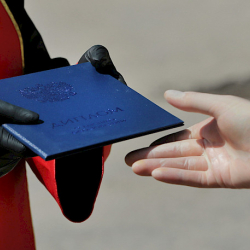 ЖАМУну бүтүргөн 82 студент жасалма документ менен диплом алганы аныкталды