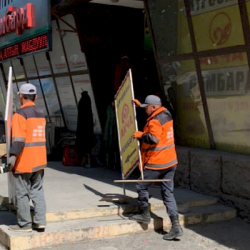 Бишкекте талаптарга жооп бербеген жарнамаларды алуу уланууда