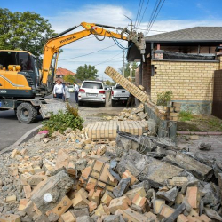 Мэрия Шүкүров көчөсүндөгү тосмолордун ээлерин сотко берди