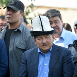 ВИДЕО - «Мы терпеливый народ». В Баткене предлагают президенту и депутатам пожить в приграничном селе