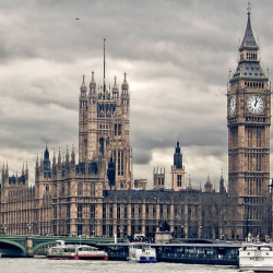 Британ бийлиги байлар үчүн салыкты кыскартуудан баш тартты