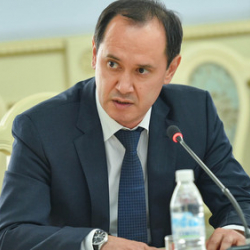 Министр транспорт и коммуникаций Эркинбек Осоев тоже освобожден от должности