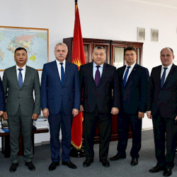 Марат Иманкулов менен Станислав Зась кыргыз-тажик чек арасындагы кырдаалды талкуулады