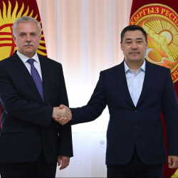 Садыр Жапаров встретился с генеральным секретарем ОДКБ Станиславом Засем