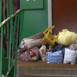 Ижарага алган батирден чыгарылгандар юридикалык жардам алса болот. Телефон