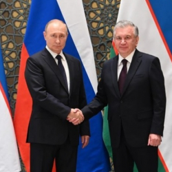 Мирзиёев наградил Путина орденом «Дружбы» высшей степени