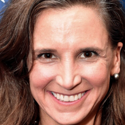 В Кыргызстан прибыла и.о. помощника госсекретаря США по глобальным связям с общественностью Элизабет Трюдо