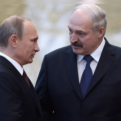 Лукашенко Путин менен биргелешкен аскердик топ түзүү боюнча макулдашты
