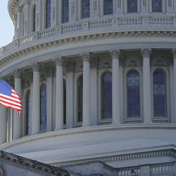 В конгрессе США предложили прекратить продажу оружия Саудовской Аравии