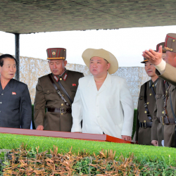 АКШ менен Түштүк Кореяны Ким Чен Ын душман деп атады