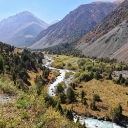 В Ала-Арчинском ущелье заблудились мужчина и женщина