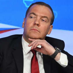 Украина Медведев баштаган орус аткаминерлерине издөө жарыялады