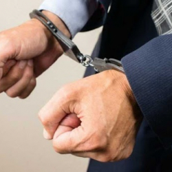 Башкы прокуратура эки аткаминерди кармады. Алар коррупцияга шектелүүдө