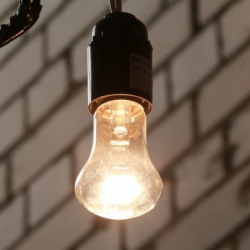 Өзбекстандын бийлиги кышкысын калкка былтыркыдан көбүрөөк электр энергиясын берүүнү убадалады