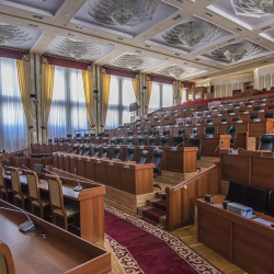 Депутаттар кворумга чогула албай, тарап кетишти