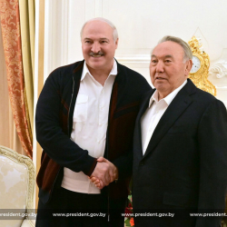ВИДЕО - Александр Лукашенко Нурсултан Назарбаев менен жолугушту