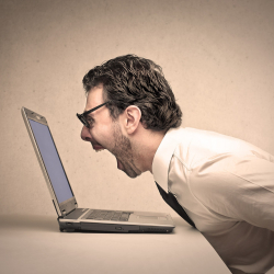 Орусиялыктардын агымынан улам Өзбекстанда мобилдик интернеттин ылдамдыгы төмөндөдү