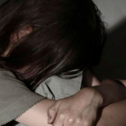 Кеминде 13 жаштагы кыз зордукталып, кош бойлуу болуп калган