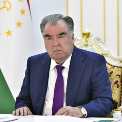 Эмне үчүн Рахмонду Бишкектин ардактуу атуулу наамынан ажыратууга болбойт? Мэрия жооп берди