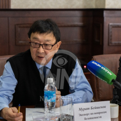 ВИДЕО - Мурат Бейшенов: Нужен посредник. Почему бы не выбрать посредниками Казахстан и Узбекистан?