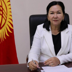 Бийликтин “эрке айымы” Айгүл Абдраева “билген намазын” окуй баштады