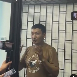 ВИДЕО – Активиста Атая Бейшенбека водворили в Бишкекский СИЗО-1