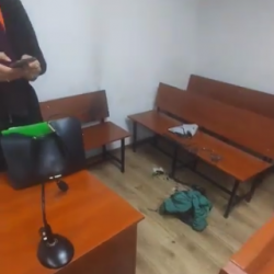 ВИДЕО - Биринчи май райондук сотунда айыпталуучуга бензин чачып, өрттөгөнгө аракет кылышты