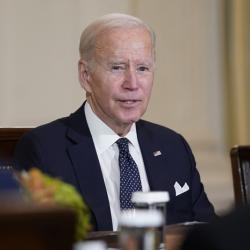 Питер Бейкер: Киевге берилген жардам Байдендин баш оорусу болду