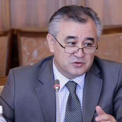 Текебаев түрмөдөгү санаалаштарын эмес, элчилик кызматты тандады