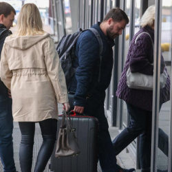 ФОТО - ФСБ РФ раскрыла число выездов россиян за границу