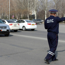 Өмүр бою күбөлүгүнөн ажыратуу. Жол эрежесин бузган айдоочуларга жаза катуулайт